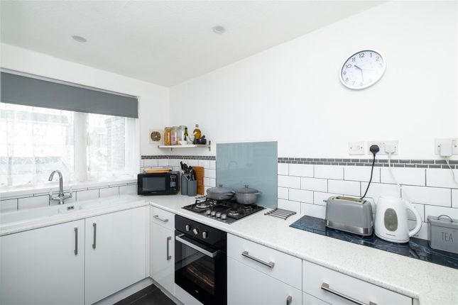 9, Marsett Way, Leeds photo 2