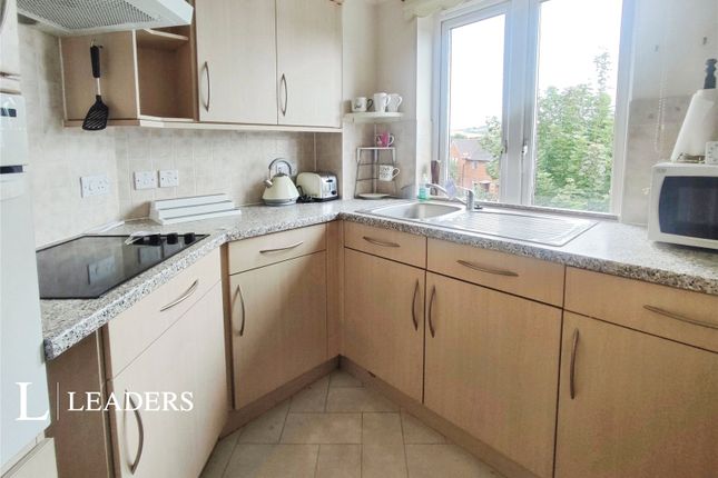 Flat 34, Highfield Court, 75, Penfold Road, West Sussex photo 2