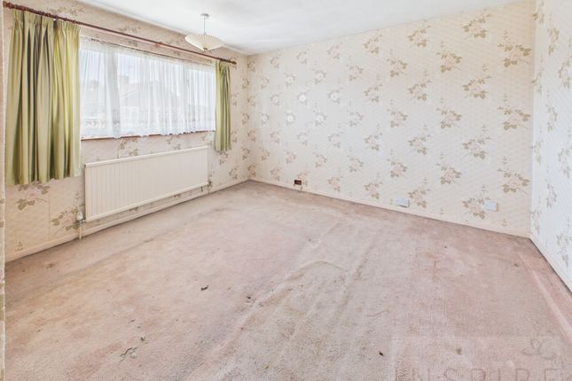 48 Whittington Road, Crawley photo 3
