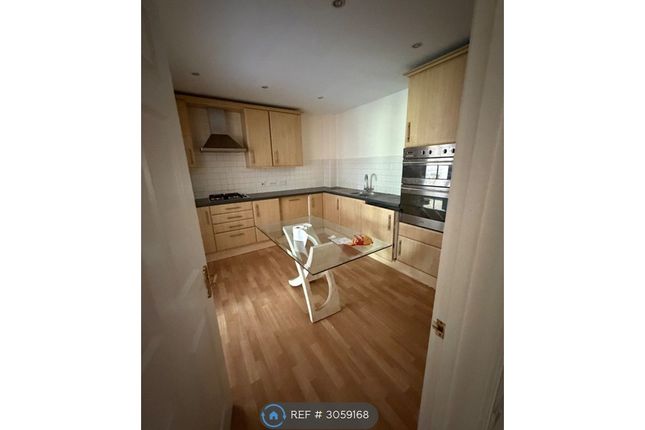 Flat, Abbey Court Hale Lane, Edgware photo 5