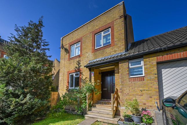 3-bed house on Wintergreen Close, Beckton, £600,000