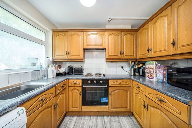 28, Lanark Close, London photo 3