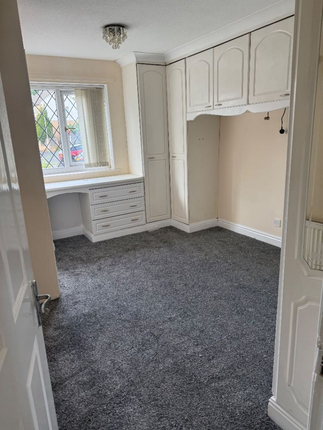 2, Penny Hill Drive, Bradford photo 4
