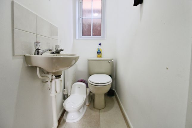 Cloakroom/wc
