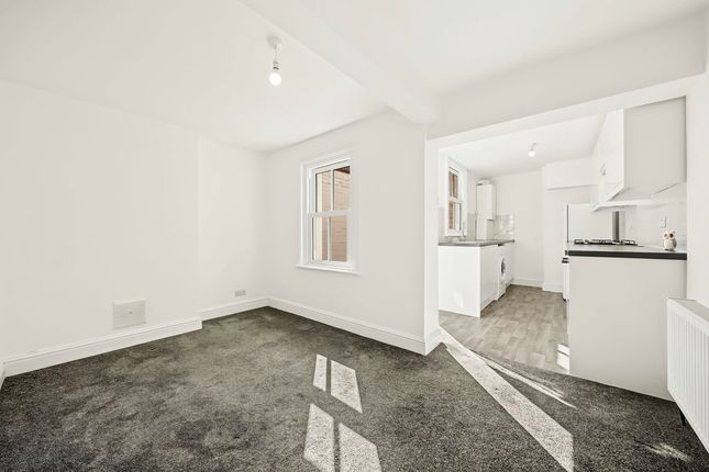32, Temperley Road, London photo 2