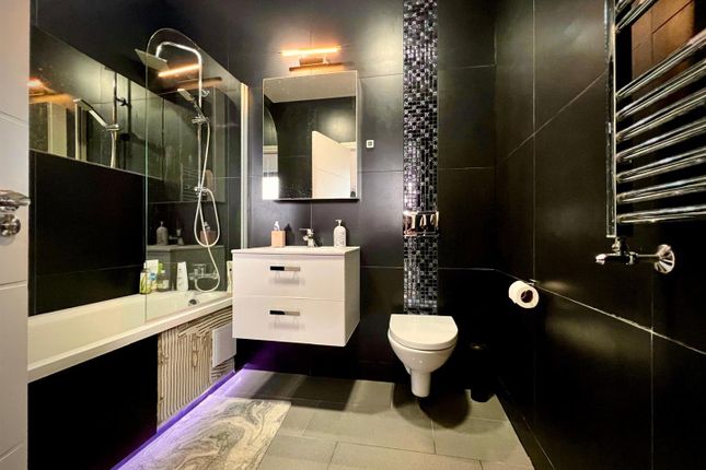 Flat 12, Stoke Newington Road, London photo 3