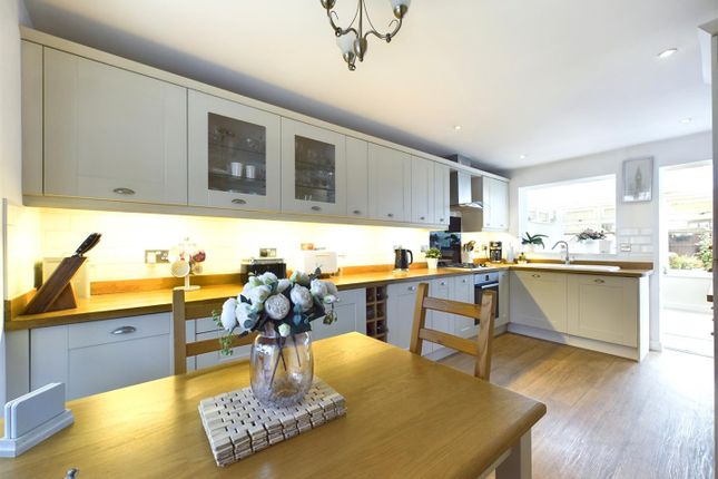 2, Stevans Close, Gloucester photo 2