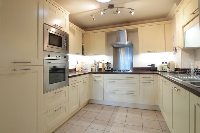 Flat for sale in Cheam Road, Ewell