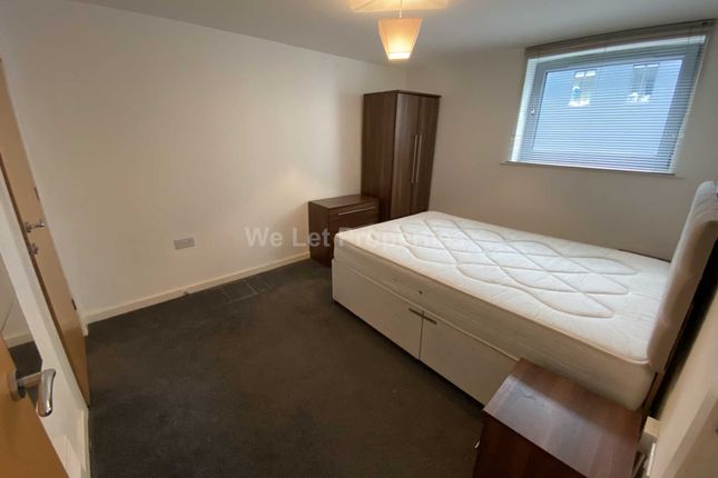 49 Pioneer House, Elmira Way, Salford photo 5
