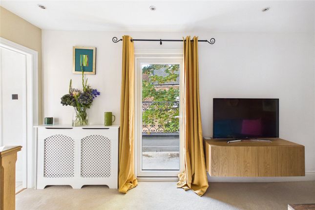 Flat A, 78, Danbrook Road, London photo 4