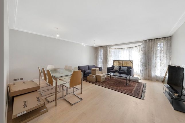Flat to rent in Balmoral Court, 20 Queen's Terrace, St John's Wood, London