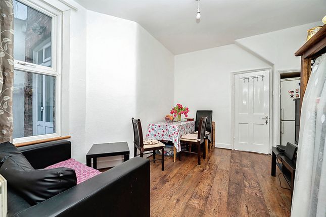 Ground Floor 43, Welldon Crescent, Harrow photo 2