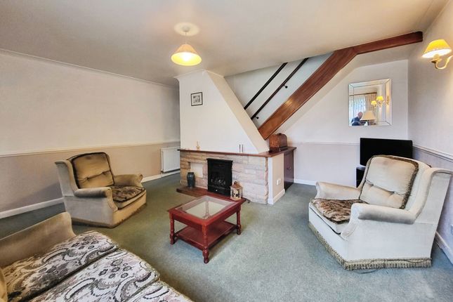 27 Stonehill Drive, Leicester photo 3