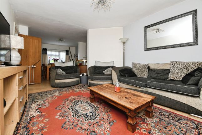5, Weaverhead Close, Dunmow photo 2