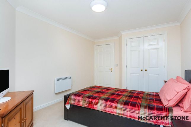 Flat for sale in Foxhall Court, School Lane, Banbury