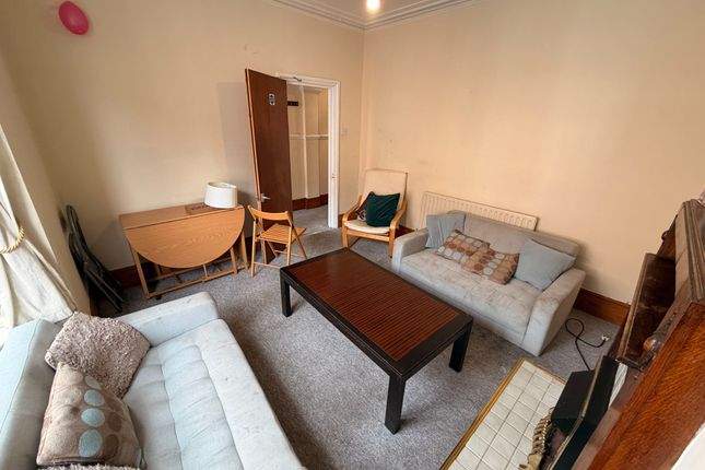 Room 3, 49, Beaconsfield Terrace, NORTHAMPTON photo 4