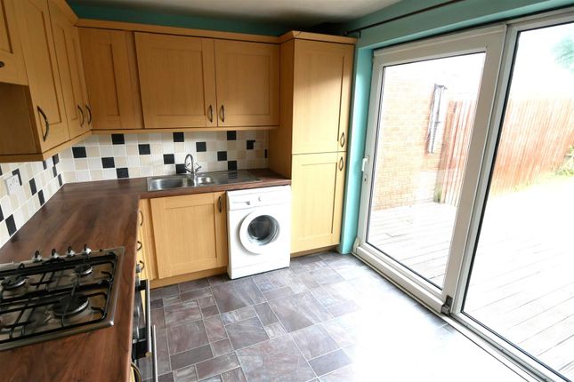 20, Forest Bank, Gildersome photo 3