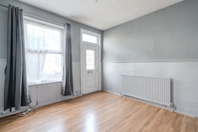 Living Room-2.Jpg