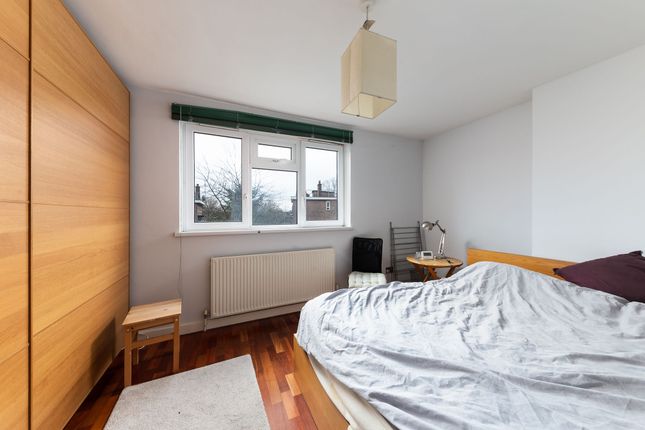 Flat 49, Shelley Court Hanley Road, London photo 4