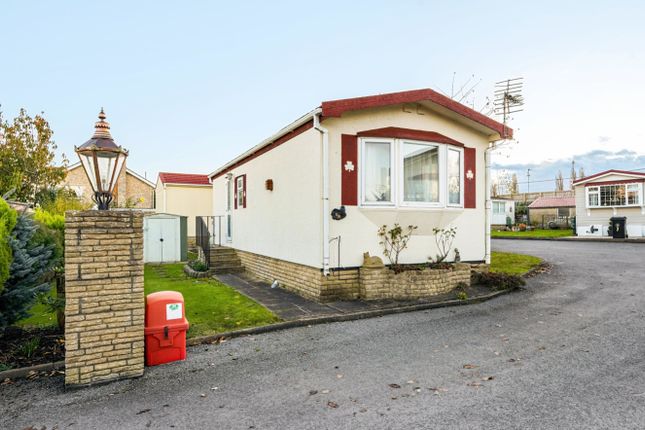 Thumbnail Mobile/park home for sale in Cheveley Park, Grantham, Lincolnshire