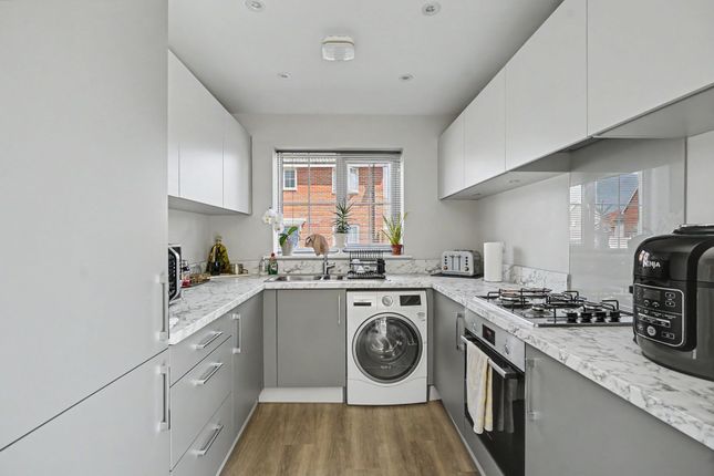 2 Oaklands Drive, Bury St. Edmunds photo 2