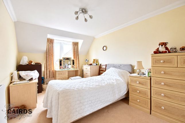 Leatherhead Road, Surrey photo 5