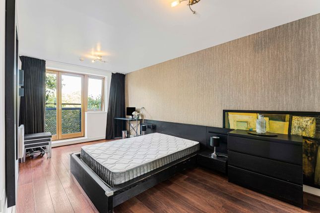 Flat 26, Rathnew Court, 5, Meath Crescent, London photo 3