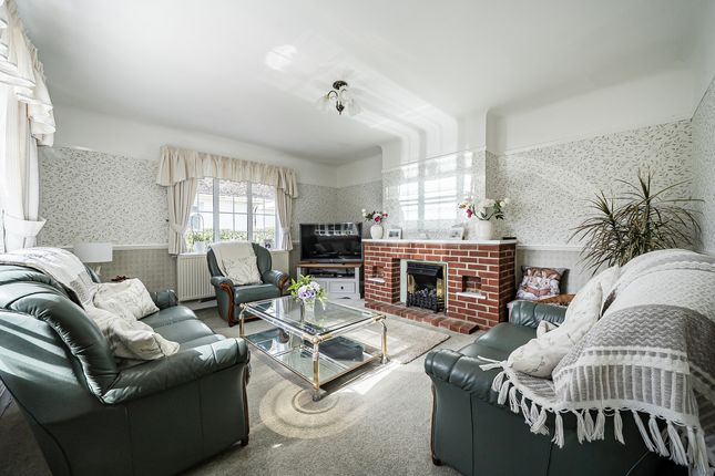 9 Dene Walk, West Parley, Ferndown photo 3
