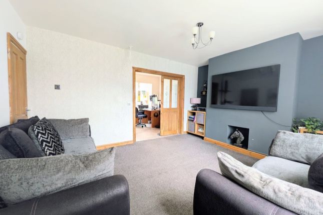 40, Moorside Crescent, Stockton-on-Tees photo 2