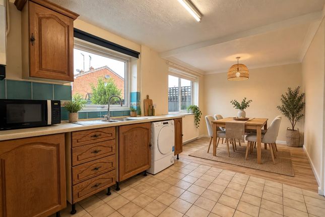 1, Thames Drive, Staffordshire photo 2