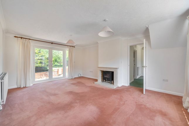 2 Grayshott Close, Winchester photo 2
