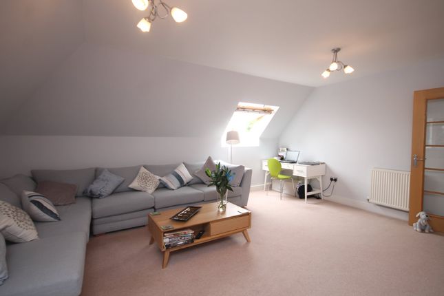 Penthouse to rent in Garlands Road, Leatherhead