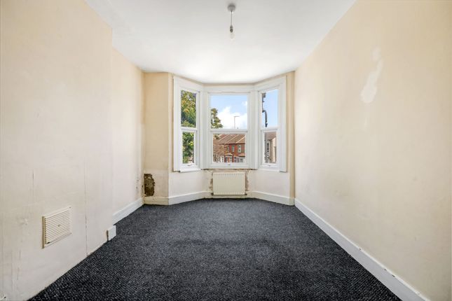 2b Chaplin Road, London photo 2