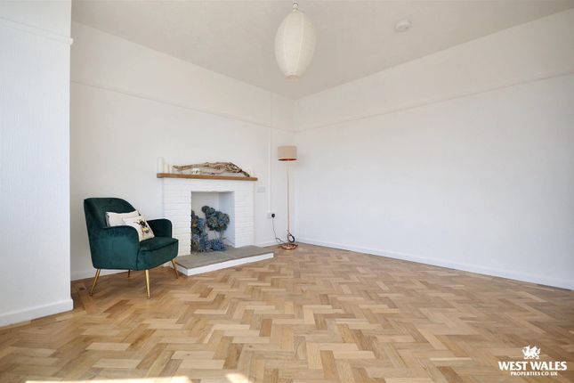 5, Hillside Close, Goodwick photo 4