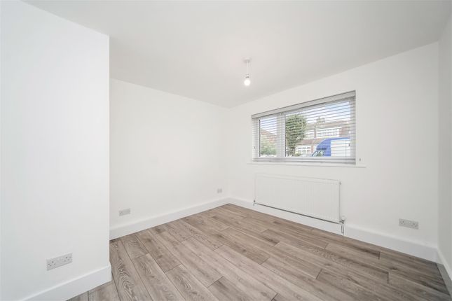 Flat 9, Morley Court, Sinclair Road, London photo 4