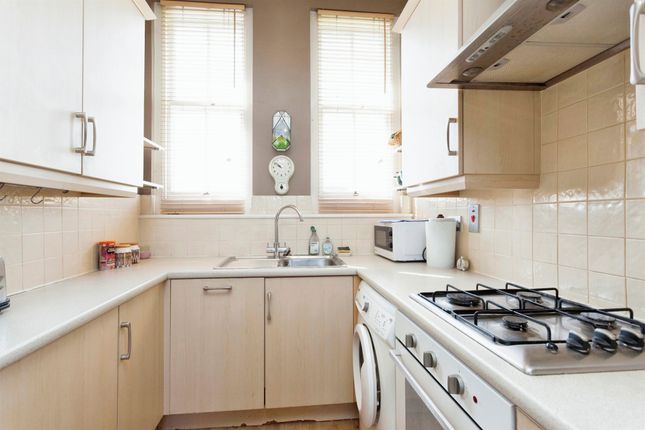 Flat 2, St Leonards, Oak Tree Way, Horsham photo 4