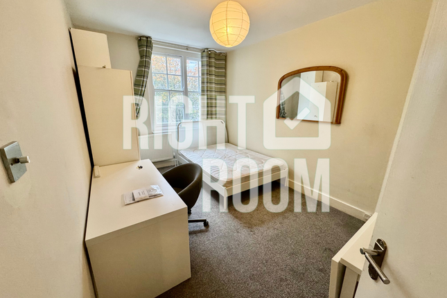 Room B, Flat 6, Jessel House, London photo 4