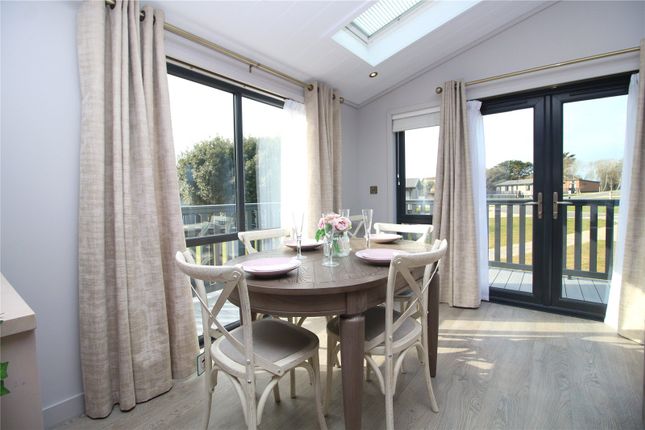 8 Jubilee Gardens,, Shorefield Country Park, Near Milford On Sea photo 3