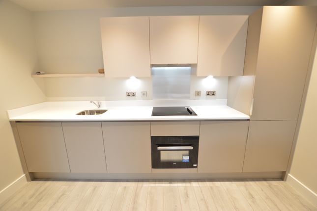 73, Flat 73 Steel House, Petersfield Ave, Slough photo 4