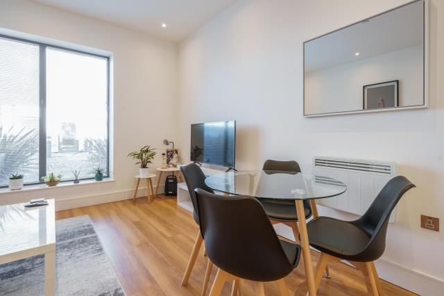 Flat 116 Atria House, 219, Bath Road, Slough photo 4