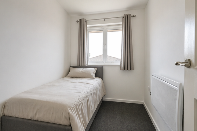 118 Hudson Way, London photo 4
