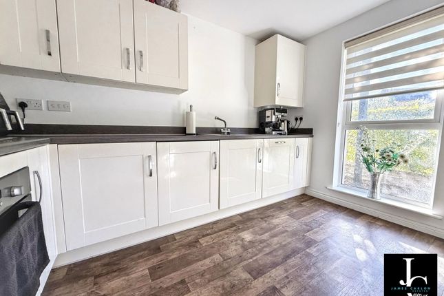 17, Upton Walk, Telford photo 4