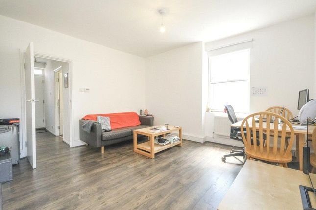 Flat 14, London photo 2