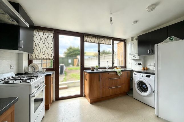 Broadlands Avenue, Enfield photo 3