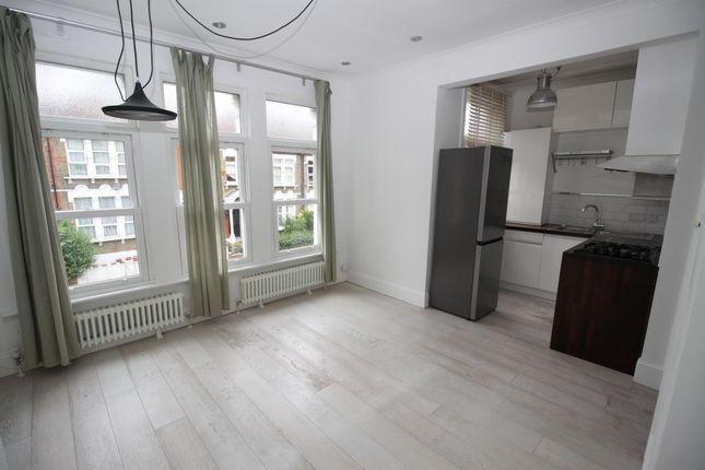 Thumbnail Flat to rent in Halesworth Road, London