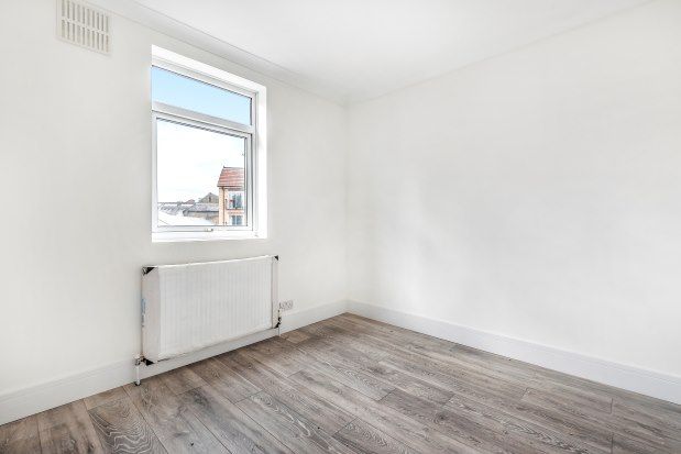 Flat to rent in North Street, Bromley