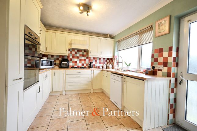 5, Aylesbury Drive, Clacton-on-Sea photo 2