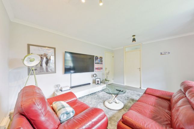 Flat 55/Bovingdon Court, Windsor Close, Hemel Hempstead photo 4