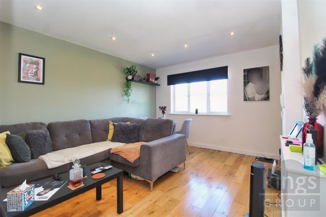 9, Vancouver Road, Turnford photo 2