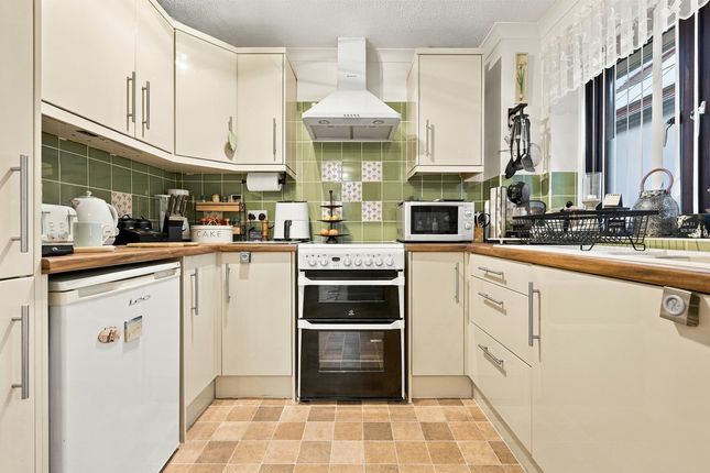 Imperial Avenue, Westcliff-on-sea photo 4